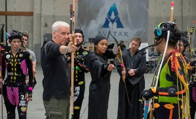 Where to watch Avatar cast photo featuring the main actors from the movie in a promotional group shot